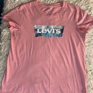 Levi’s shirt 👚 (PINK)